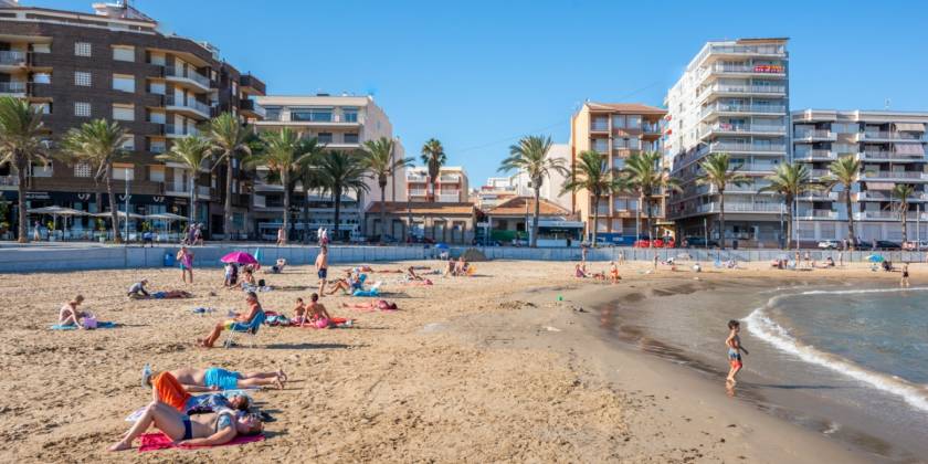 Enjoy an oasis on the Costa Blanca in this flat for sale in Torrevieja.