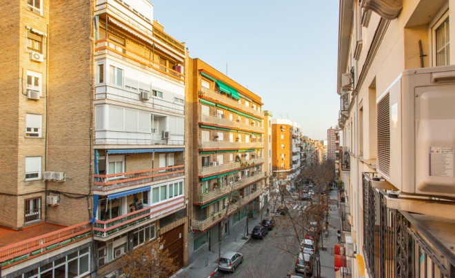 Venta · Apartamento / Piso · MADRID · Acacias