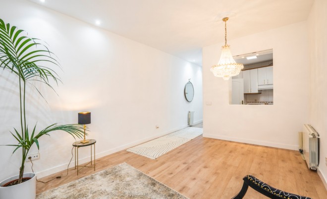 Apartment / Flat · Sale · MADRID · Almagro