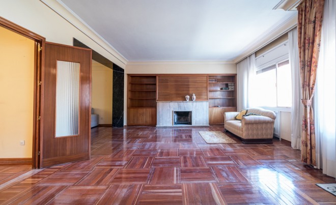 Apartment / Flat · Sale · MADRID · Lista
