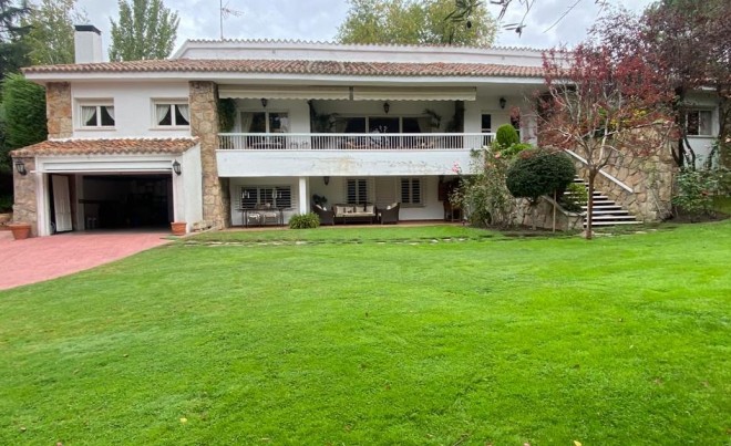 Villa / Chalet - Venta - BOADILLA DEL MONTE - Las Lomas