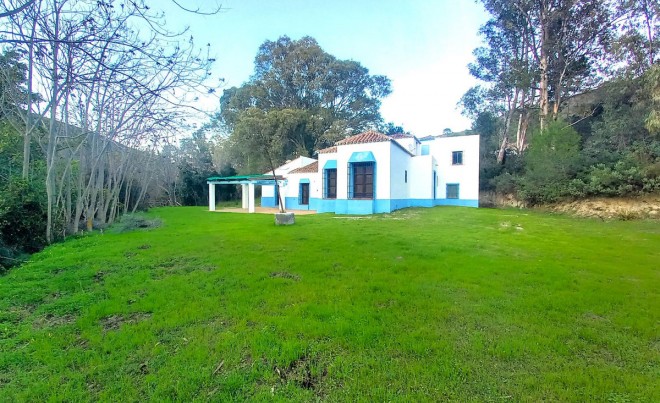 Villa / Chalet - Venta - Casares - Costa del Sol