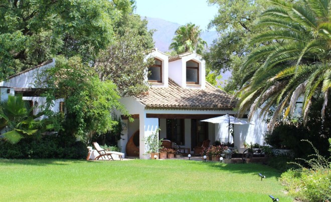 Villa / Chalet · Venta · Casares · Costa del Sol