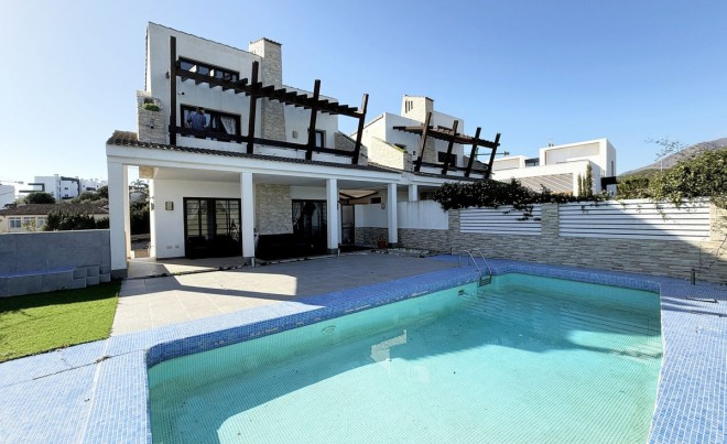 Villa / Chalet - Venta - Estepona - Costa del Sol