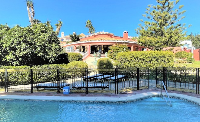 Villa / Chalet · Venta · Estepona · Costa del Sol