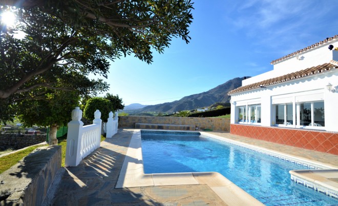 Villa / Chalet · Venta · Estepona · Costa del Sol