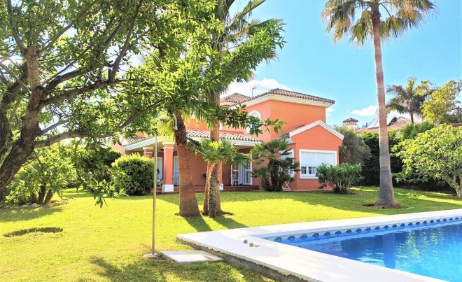 Villa / Chalet · Venta · Estepona · Costa del Sol