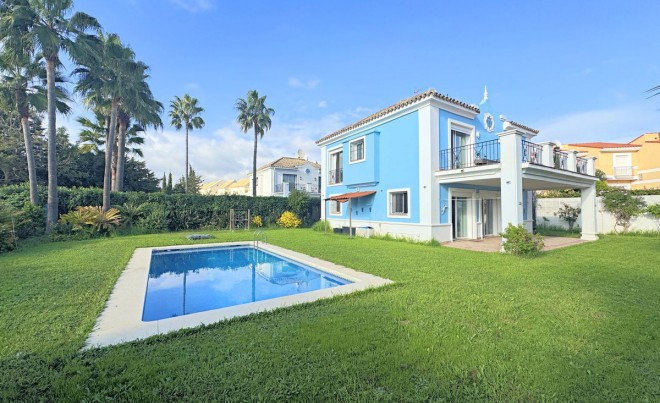 Villa / Chalet - Venta - La Duquesa - Costa del Sol