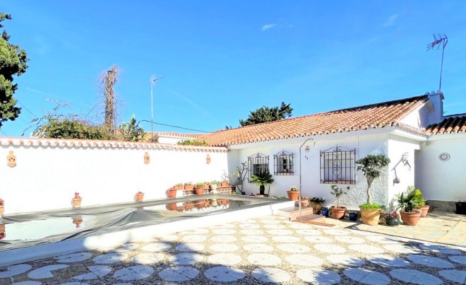 Villa / Chalet · Venta · La Duquesa · Costa del Sol