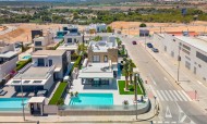 Villa / Chalet - Venta - Orihuela Costa - NBT-42761