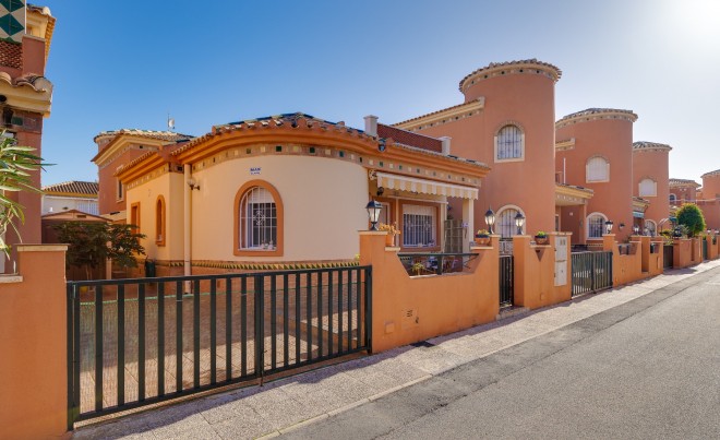 Villa / Chalet - Venta - Orihuela Costa - Playa Flamenca