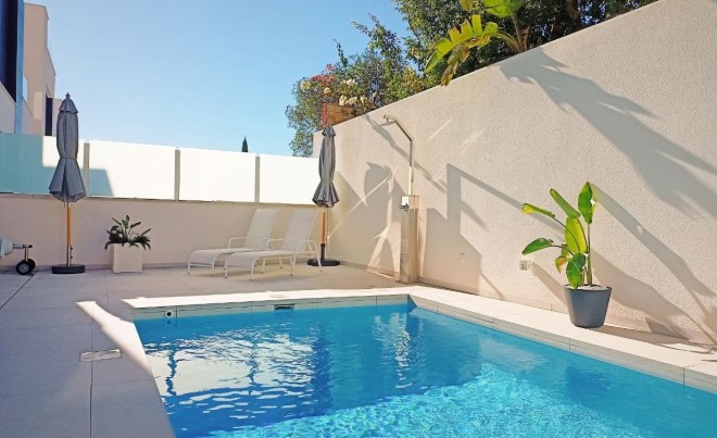 Villa / Chalet · Venta · Orihuela Costa · Punta Prima