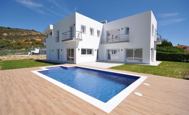 Villa / Chalet · Venta · San Roque · Costa del Sol