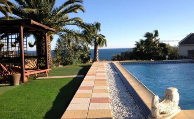 Villa / Chalet - Venta - Torreguadiaro - Costa del Sol