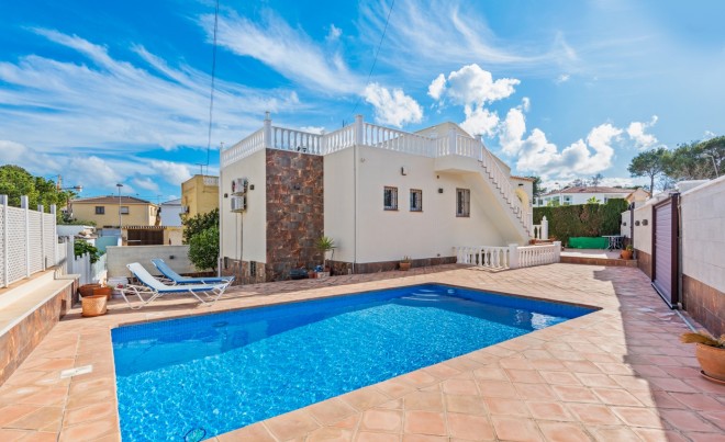 Villa / Chalet - Venta - Torrevieja - Los Balcones