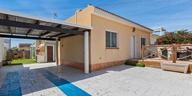 Opportunity to buy from France: Luxury villa for sale in Torrevieja with private pool and modern design