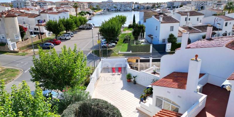 If you want to live in Spain, this villa for sale in Empuriabrava will surprise you