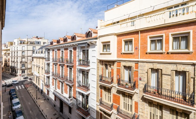 Sale · Apartment / Flat · MADRID · Almagro