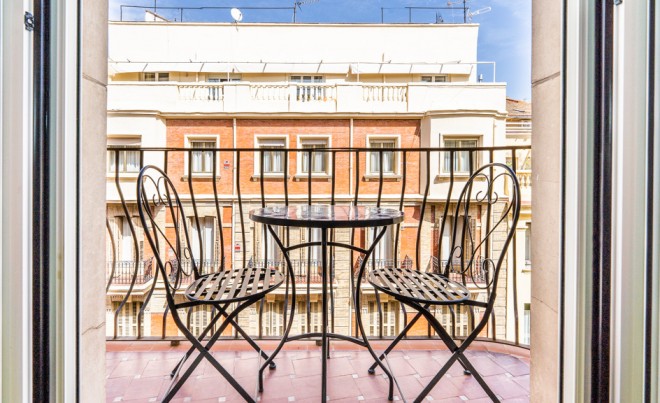 Venta · Apartamento / Piso · MADRID · Almagro