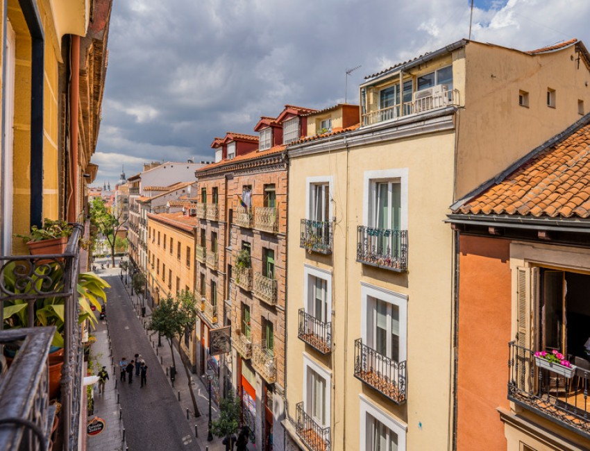 Sale · Apartment / Flat · MADRID · Universidad