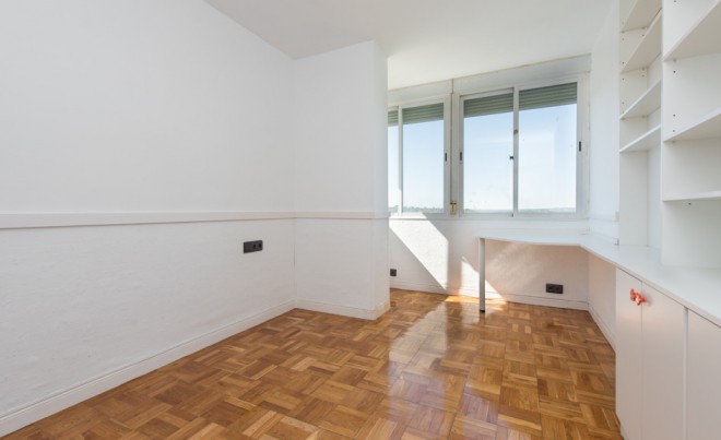 Sale · Apartment / Flat · MADRID · Fuentelarreina