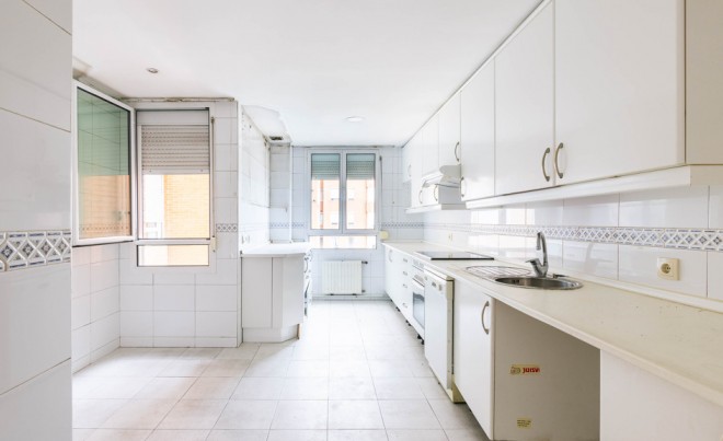 Sale · Apartment / Flat · MADRID · Costillares