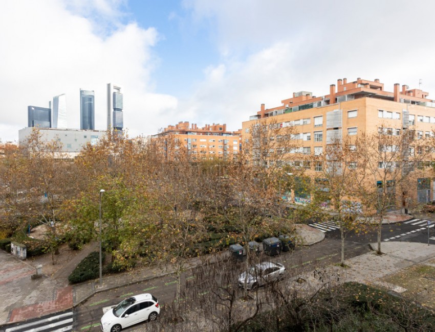 Sale · Apartment / Flat · MADRID · Valdeacederas