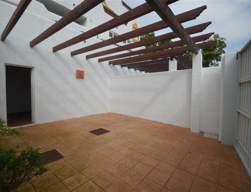 Sale · Bungalow / Townhouse / Detached / Terraced · Selwo · Costa del Sol