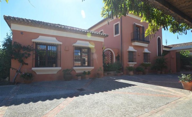 Venta · Villa / Chalet · La Duquesa · Costa del Sol