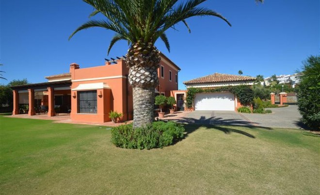 Venta · Villa / Chalet · La Duquesa · Costa del Sol