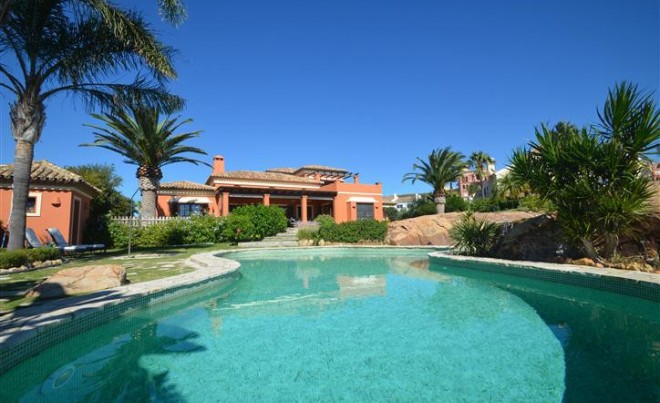 Venta · Villa / Chalet · La Duquesa · Costa del Sol