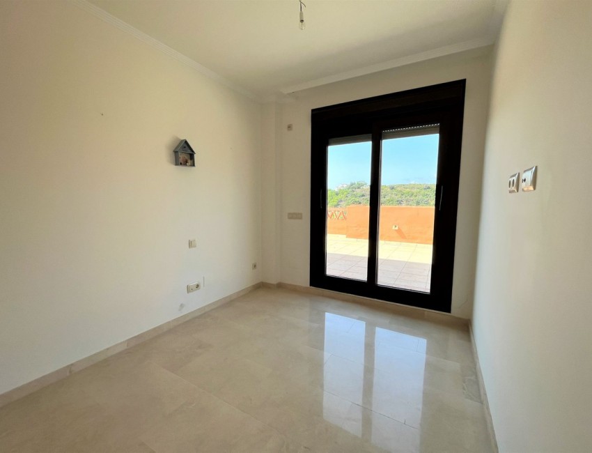 Sale · Apartment / Flat · Casares · Costa del Sol