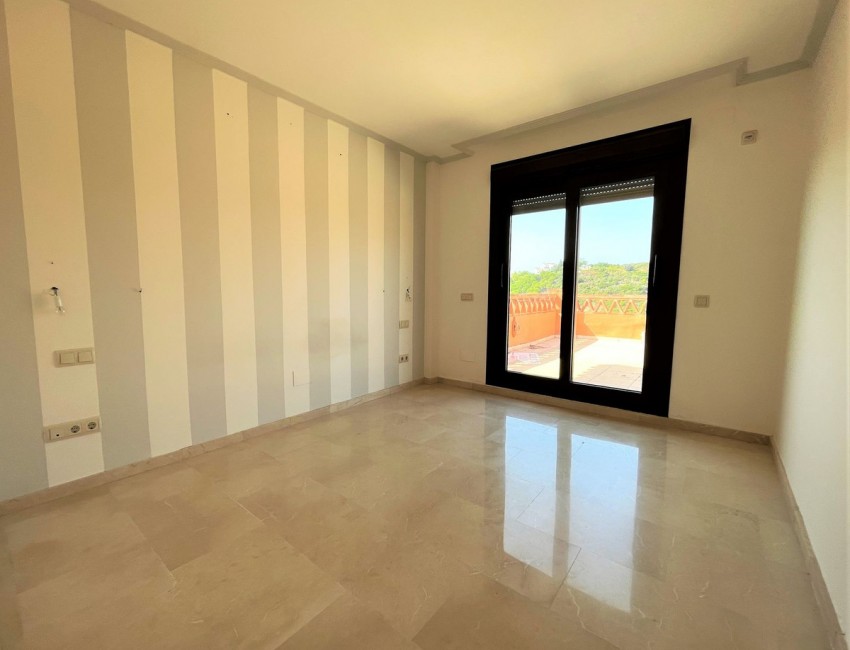 Sale · Apartment / Flat · Casares · Costa del Sol