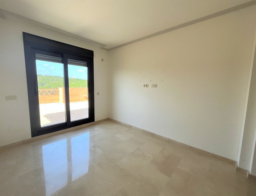 Sale · Apartment / Flat · Casares · Costa del Sol