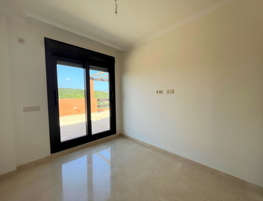 Sale · Apartment / Flat · Casares · Costa del Sol