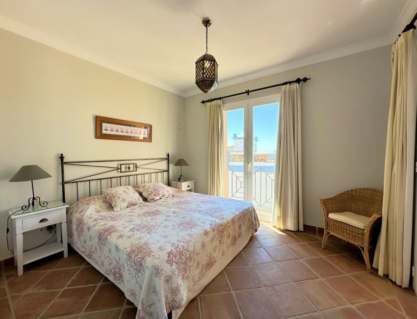 Sale · Apartment / Flat · Casares · Costa del Sol