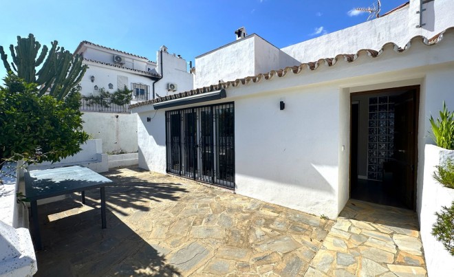 Sale · Bungalow / Townhouse / Detached / Terraced · La Duquesa · Costa del Sol