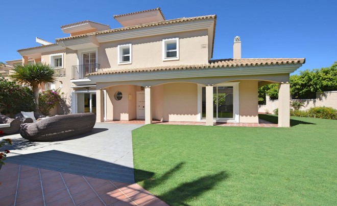 Venta · Villa / Chalet · La Duquesa · Costa del Sol