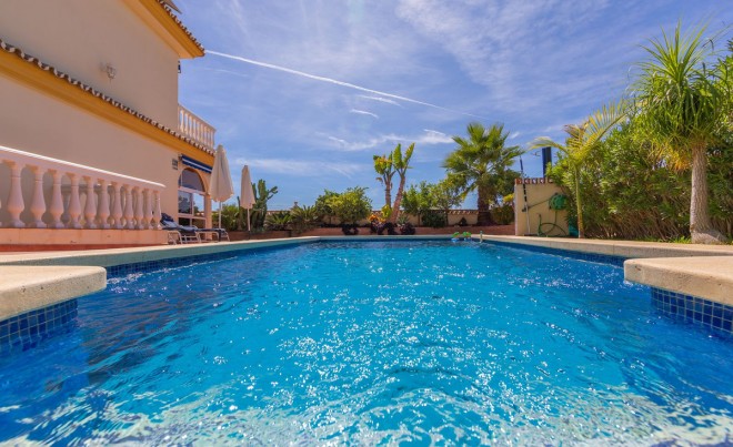 Venta · Villa / Chalet · Las Lagunas · Costa del Sol