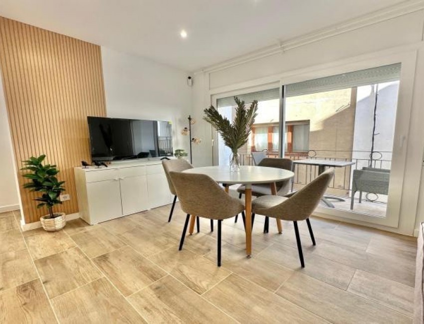 Sale · Apartment / Flat · Roses