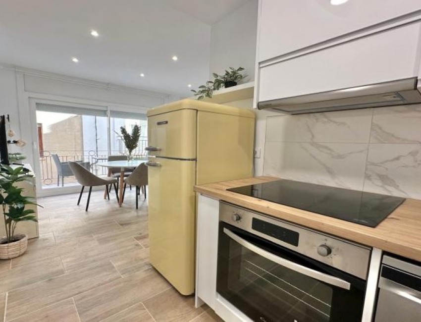 Sale · Apartment / Flat · Roses