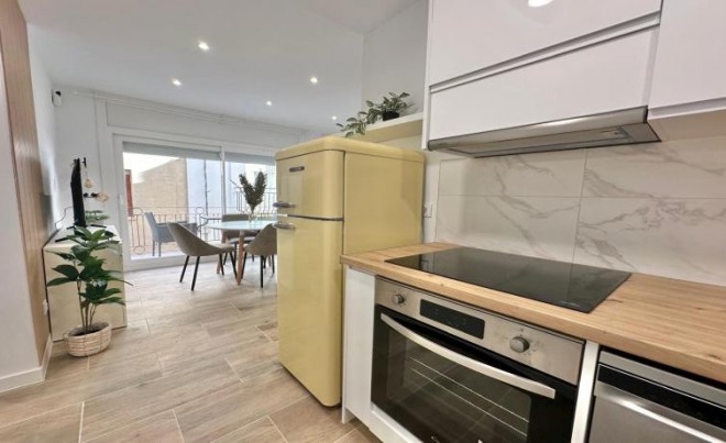 Sale · Apartment / Flat · Roses