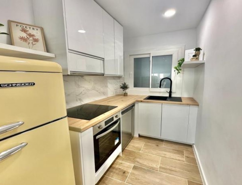 Sale · Apartment / Flat · Roses