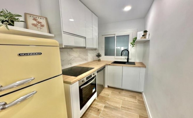 Sale · Apartment / Flat · Roses