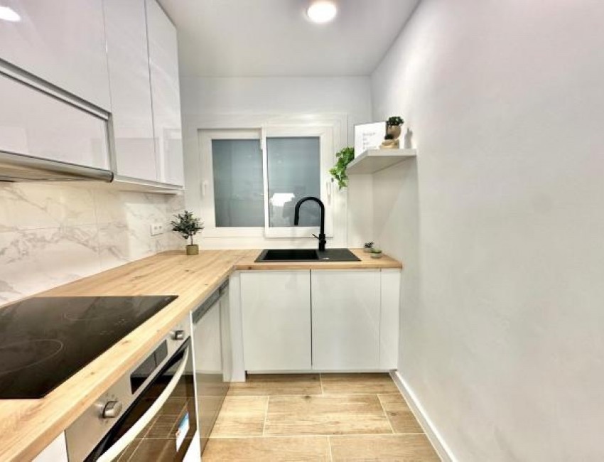 Sale · Apartment / Flat · Roses