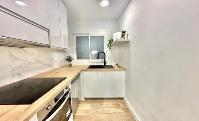 Sale · Apartment / Flat · Roses