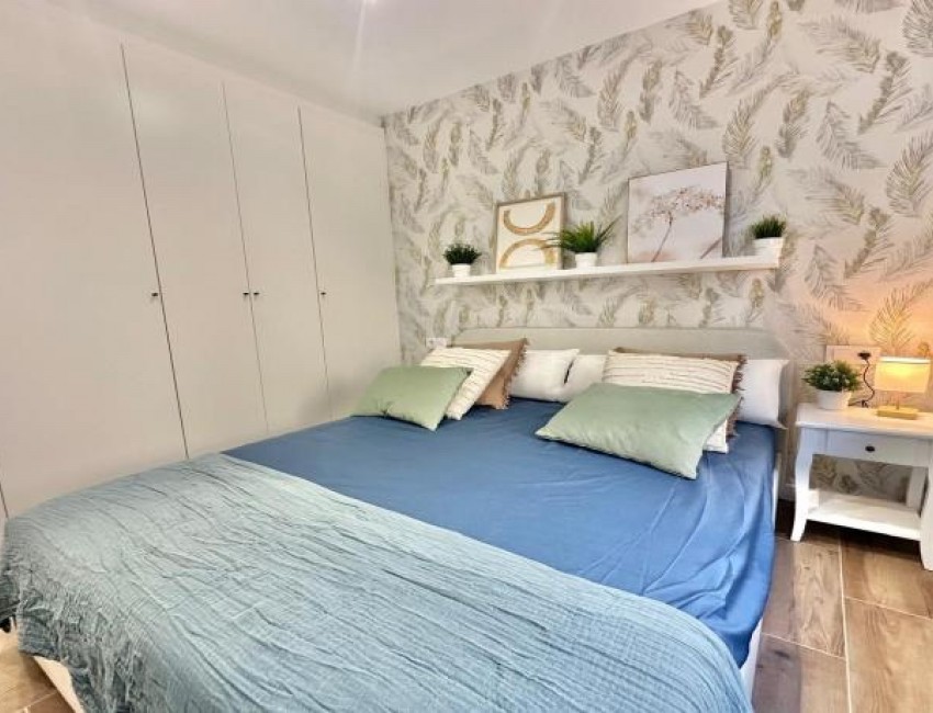 Sale · Apartment / Flat · Roses