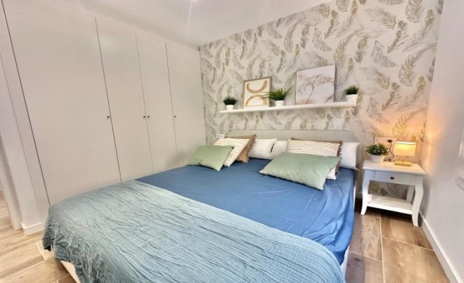 Sale · Apartment / Flat · Roses