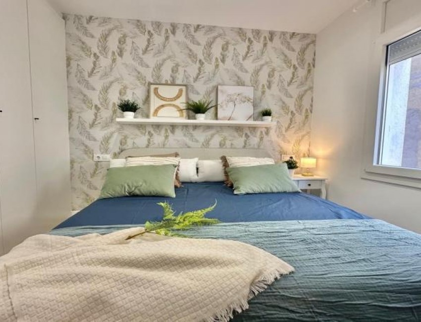 Sale · Apartment / Flat · Roses