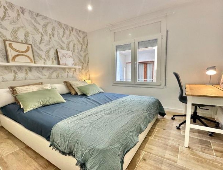 Sale · Apartment / Flat · Roses